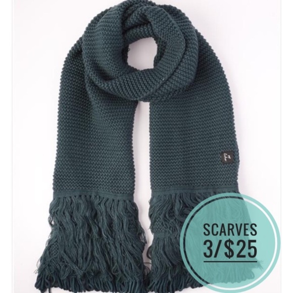 Stitch Fix l Echo New York GreenScarf - Picture 1 of 6